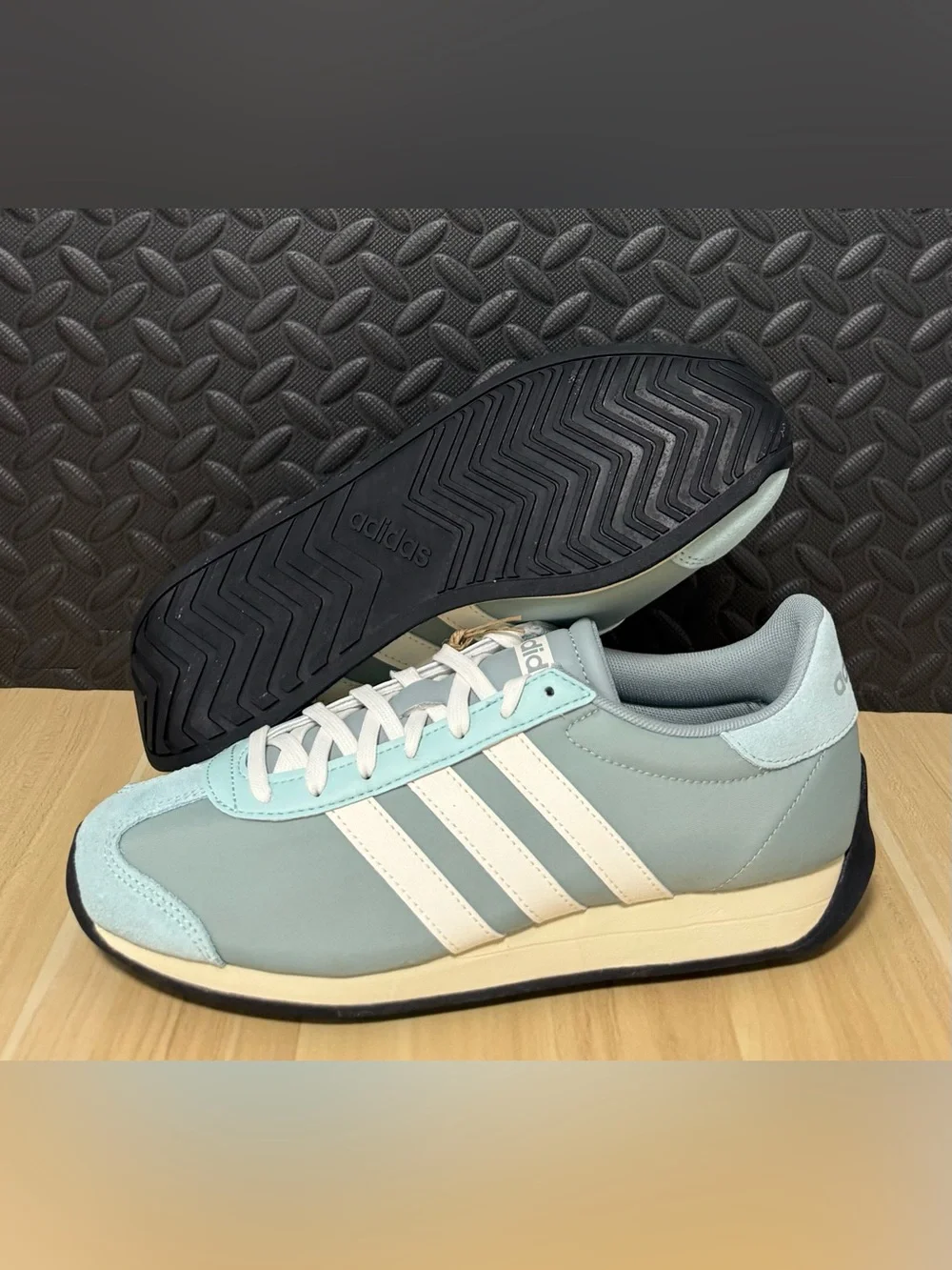 adidas Runvista Green HQ2334 Low Top Athletic Casual Sneakers Womens Sizes NEW